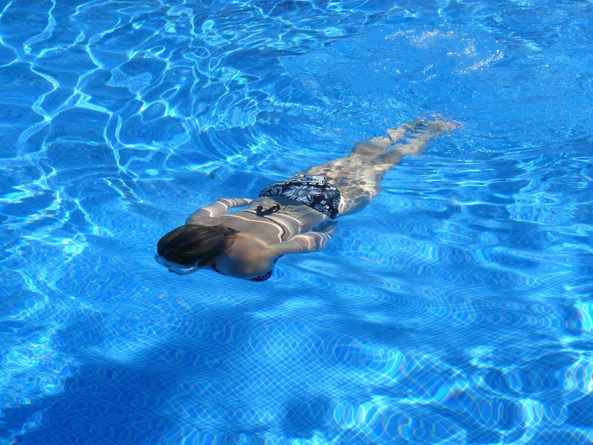 person swimming underwater saltwater